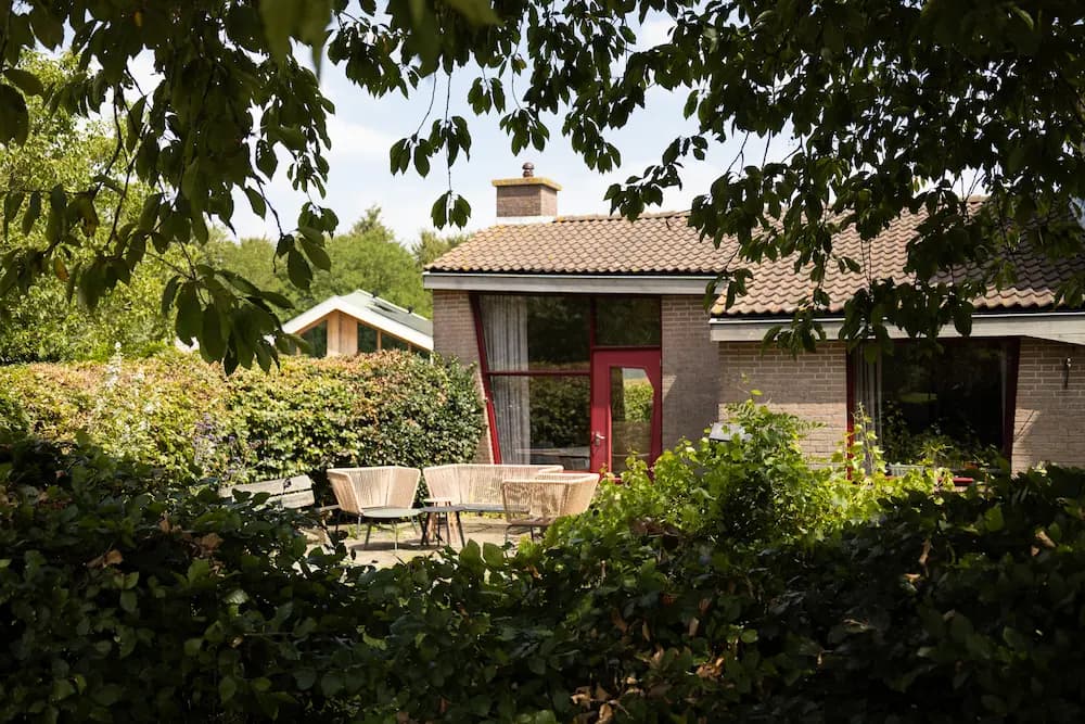 Op het Novalishuis wonen mensen met moeilijk verstaanbaar gedrag. Een bijbaan op deze woning geeft studenten de mogelijkheid om relevante praktijkervaring op te doen in de zorg.